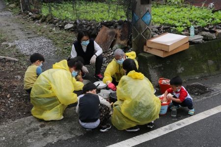歲末溫馨送暖　花蓮慈院居家關懷大掃除