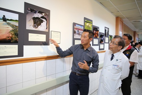 花蓮慈濟醫院「伸出援手前，請先了解他」攝影展揭幕