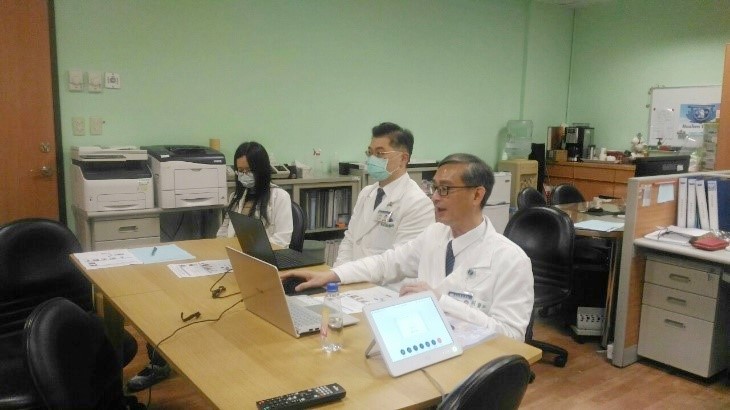 右圖:台菲視訊會議醫學講座:骨髓幹細胞移植中巨細胞病毒的追蹤與治療活動現場。 右圖:台菲視訊會議醫學講座:骨髓幹細胞移植中巨細胞病毒的追蹤與治療活動現場。