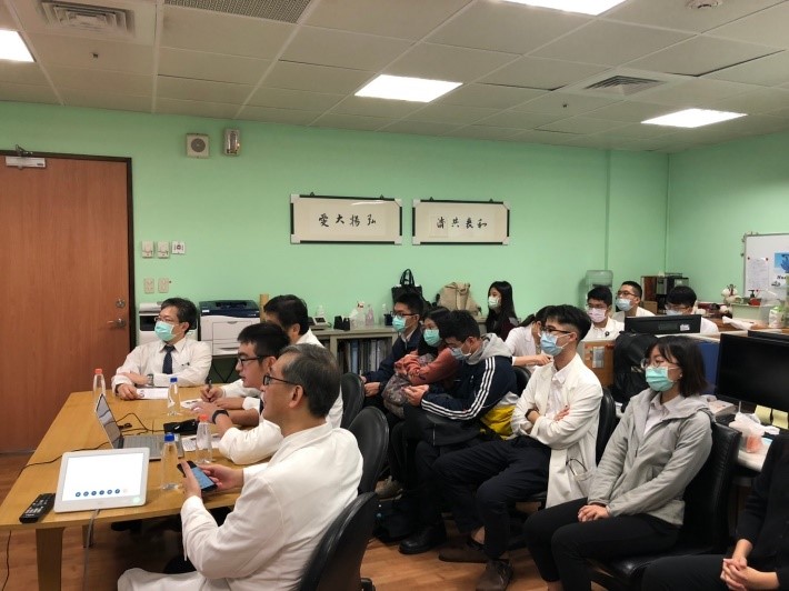 左圖:台菲視訊會議小兒部醫學講座:目前兒童肥胖控制策略-花蓮經驗分享 Tai-Phil Virtual Medical Conference of Pediatrics: Current strategy for childhood obesity control: Hualien County experience in Taiwan活動現場。 左圖:台菲視訊會議小兒部醫學講座:目前兒童肥胖控制策略-花蓮經驗分享 Tai-Phil Virtual Medical Conference of Pediatrics: Current strategy for childhood obesity control: Hualien County experience in Taiwan活動現場。