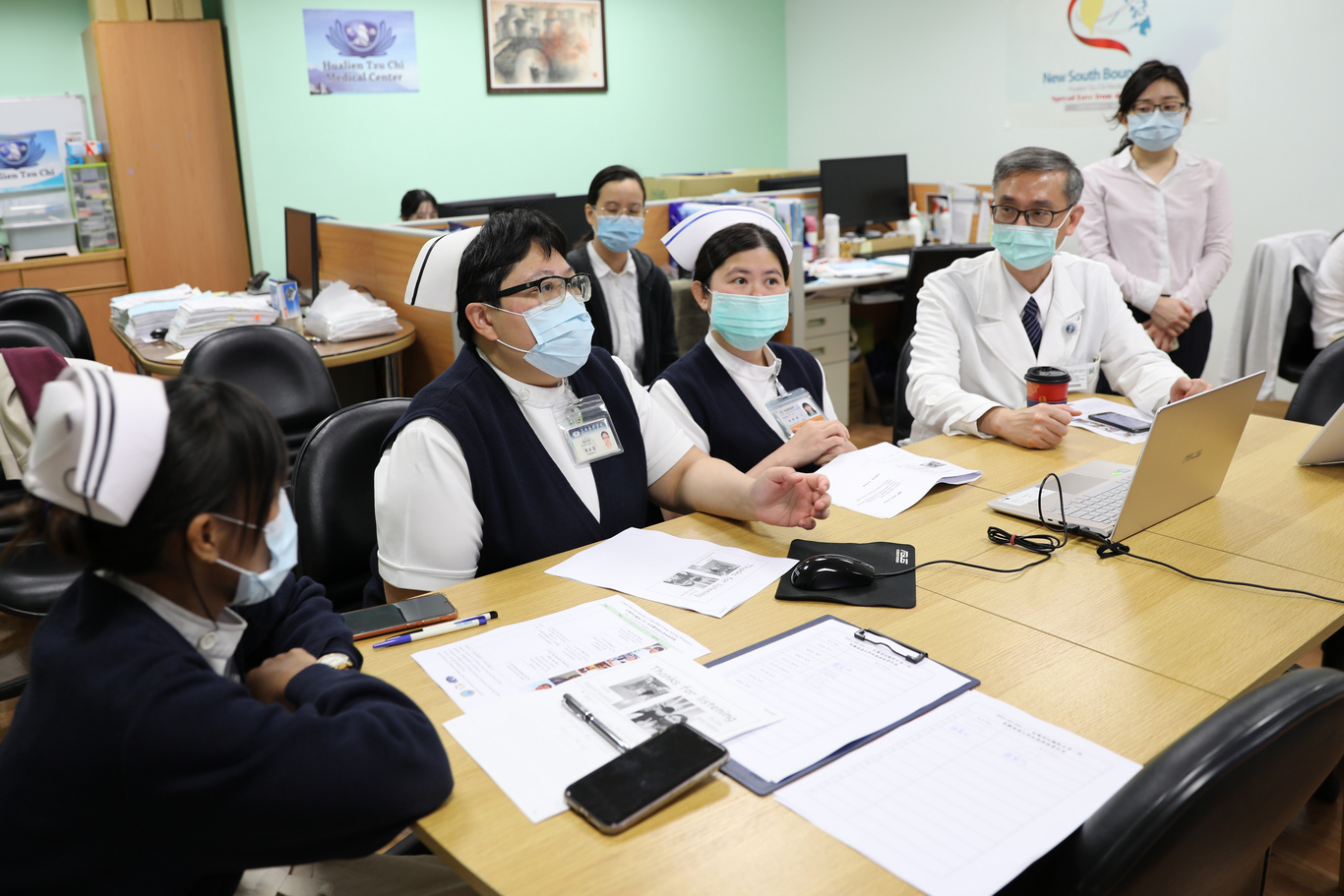 圖說:花蓮慈院國際醫學中心與骨髓移植照護團隊,透過視訊來傳授骨髓及造血幹細胞移植經驗及病人照護技巧。 圖說:花蓮慈院國際醫學中心與骨髓移植照護團隊,透過視訊來傳授骨髓及造血幹細胞移植經驗及病人照護技巧。