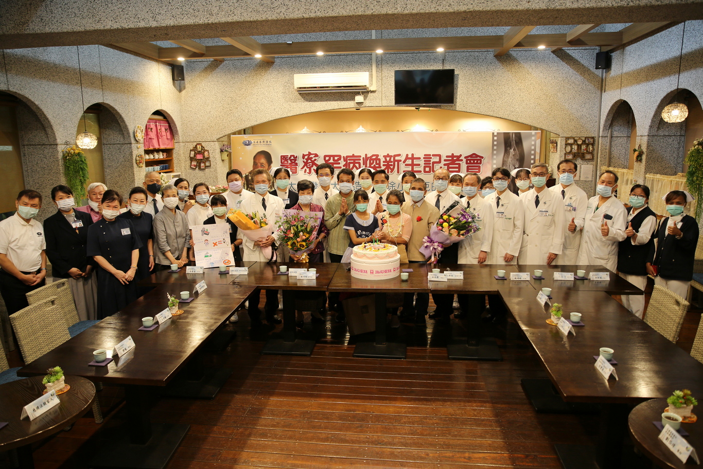 來自寮國的鼻竇癌板太太與臀部罕見血管畸形女孩小班克，歷經六個月的時間，花蓮慈濟醫院透過醫療援助，讓他們重獲新生